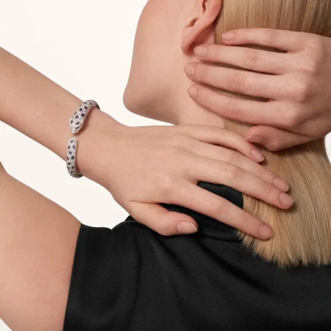 Brățară Panthere De Cartier, model mediu, pavată