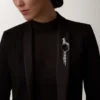Broșă Panthere De Cartier – Aur alb, smaralde, onix, diamante – Cartier