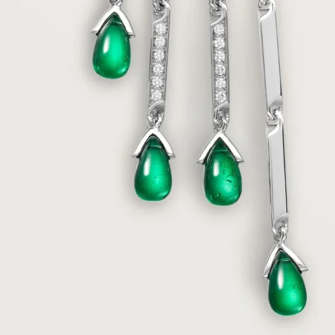 Broșă Panthere De Cartier – Aur alb, smaralde, onix, diamante – Cartier