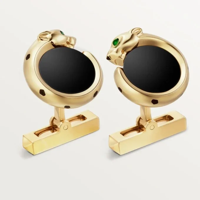 Butoni Panthere De Cartier – Aur galben, onix, tsavorite și lac negru – Cartier