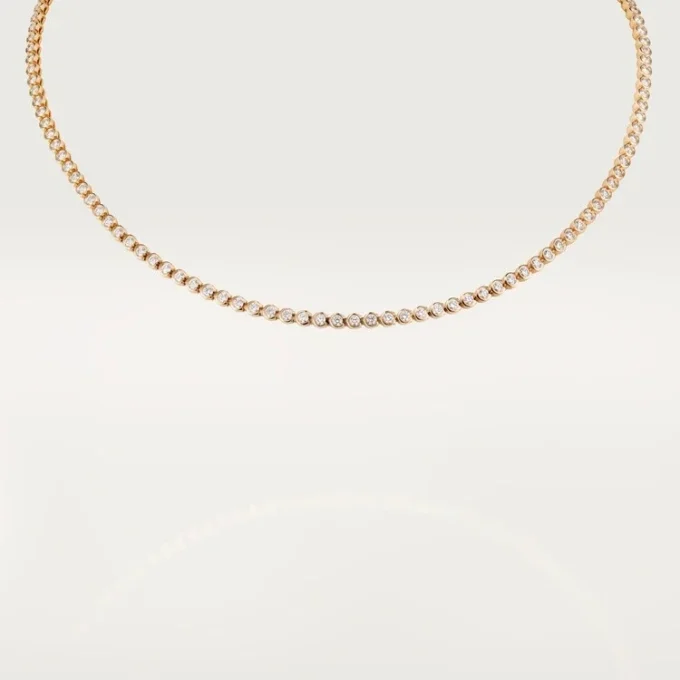 Colier C De Cartier Essential Lines, diamante tăiate în stil briliant Colier C De Cartier Essential Lines, diamante tăiate în stil briliant
