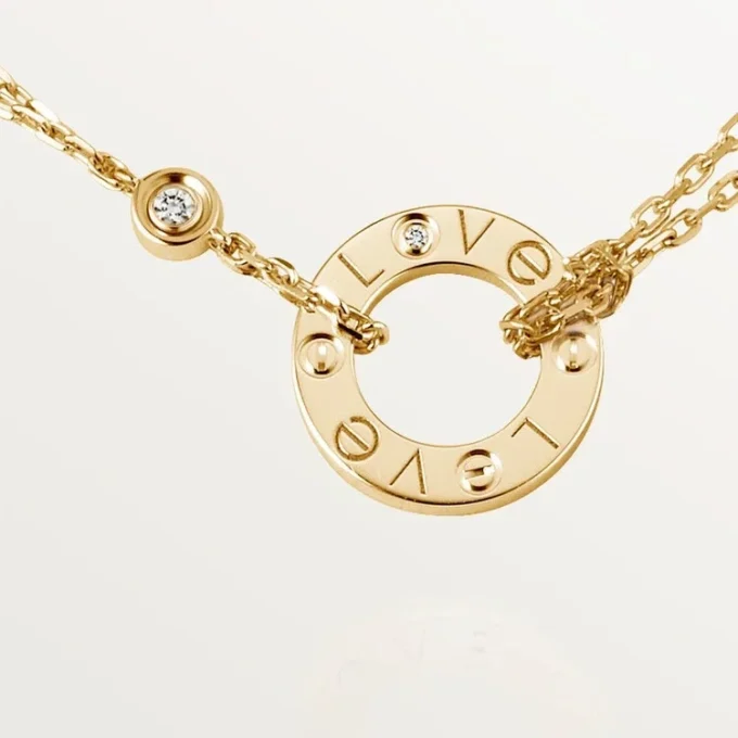 Colier cu pandantiv Love Diamond, aur galben | Cartier Us