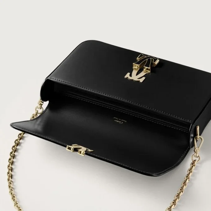 Geantă mini cu lanț, Double C De Cartier – Piele de vițel neagră, finisaj auriu și email negru – Cartier