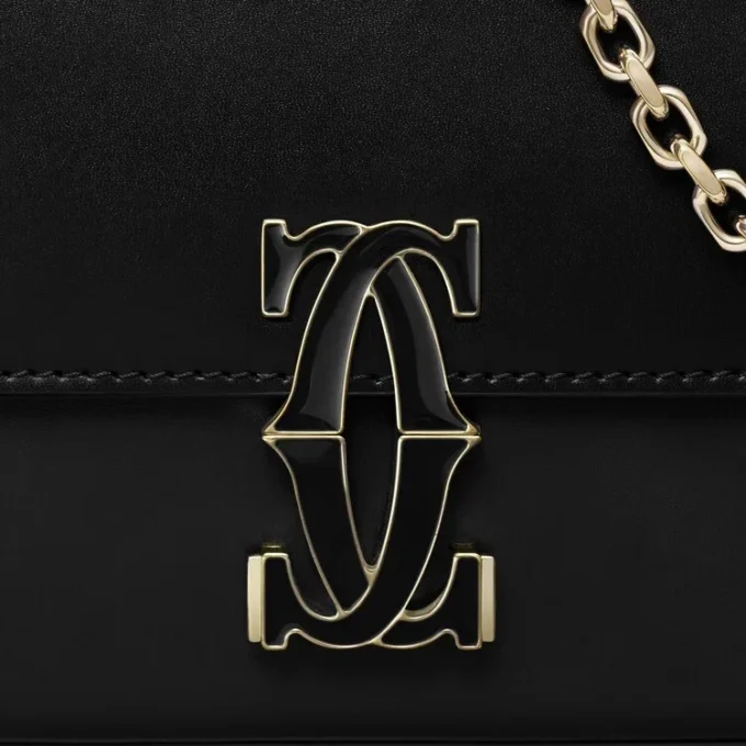 Geantă mini cu lanț, Double C De Cartier – Piele de vițel neagră, finisaj auriu și email negru – Cartier