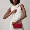 Geantă mini cu lanț, Double C De Cartier – Piele de vițel roșu cireș, finisaj auriu și email roșu cireș – Cartier