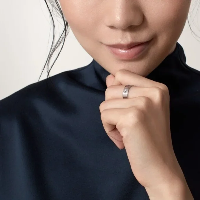 Inel Love – Aur alb, model clasic | Cartier Us
