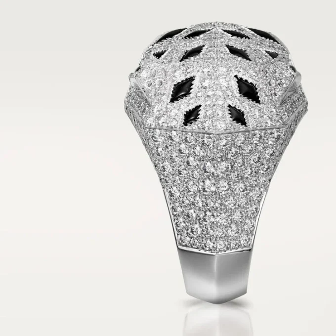 Inel Panthere De Cartier – Aur alb, diamante, smaralde, onix – Cartier