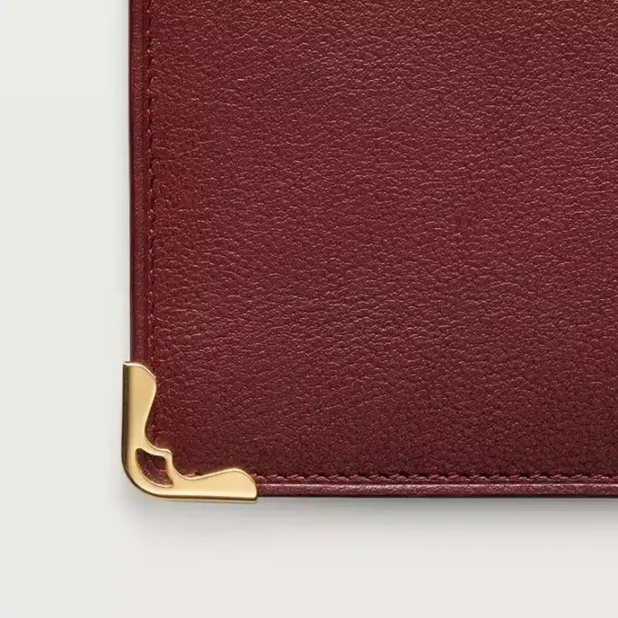 Portofel internațional cu clapete, Must De Cartier – piele de vițel burgund, finisaj auriu – Cartier