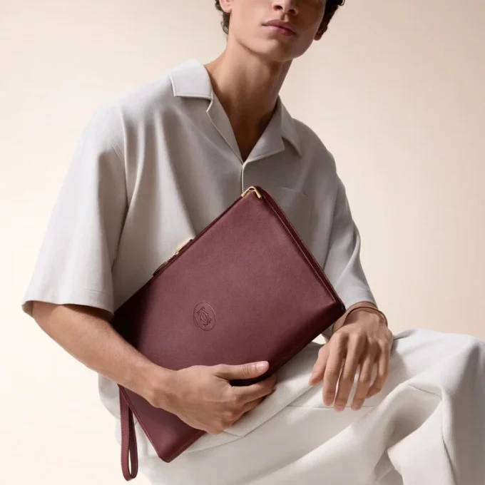Portofoliu, Must De Cartier – Piele de vițel burgundă, finisaj auriu – Cartier